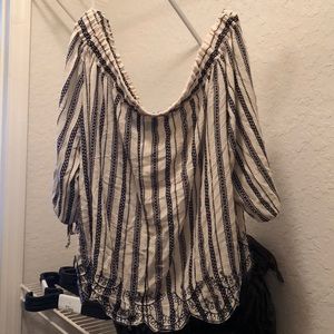 Super cute blouse size Large😍
